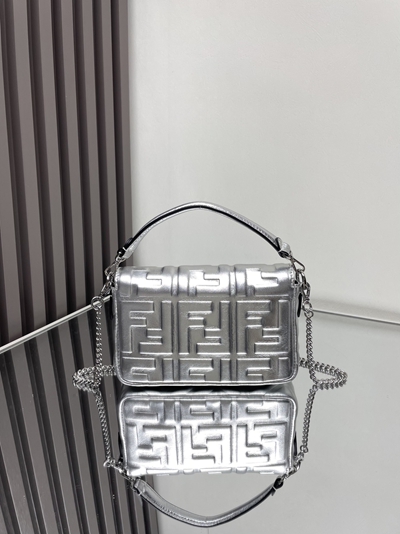 フェンディバッグ細部ディテール